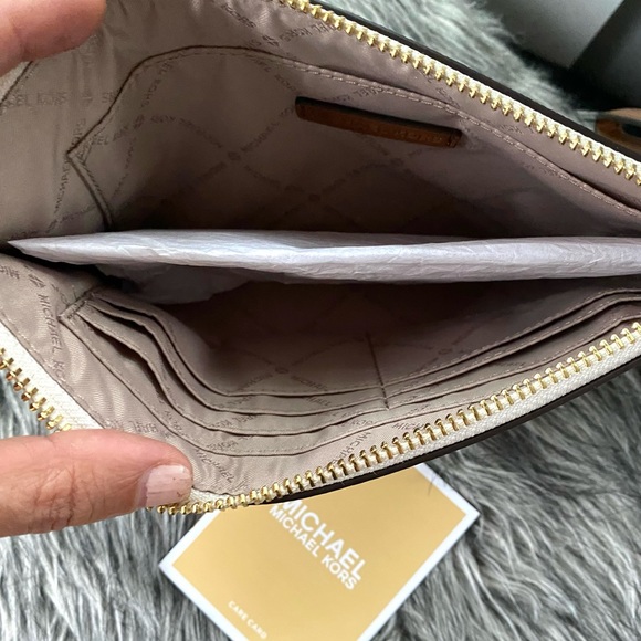 NWT Authentic MK signature monogram logo wristlet - Picture 6 of 6